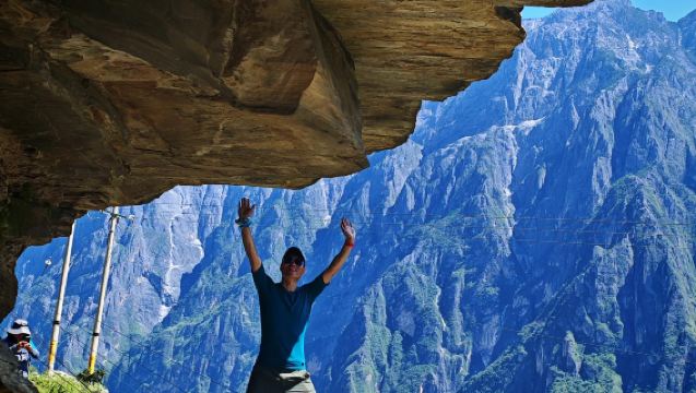 Tigergraven + Middle Tiger Leaping Gorge vandring dagstur [Valgfri afgang fra Lijiang eller Shangri-La | Delt eller privat transport/retur]