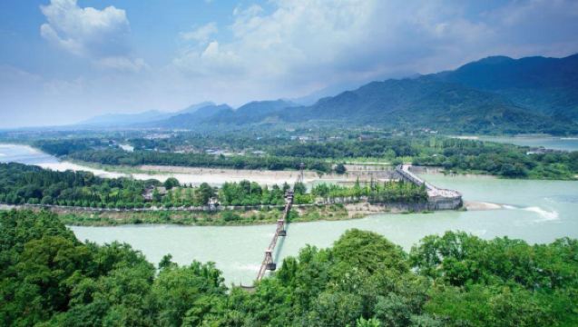 1-day tour: Panda Volunteer in Dujiangyan + Dujiangyan Scenic Area + South Bridge Blue Tears and Ancient Town of Guan County Night View