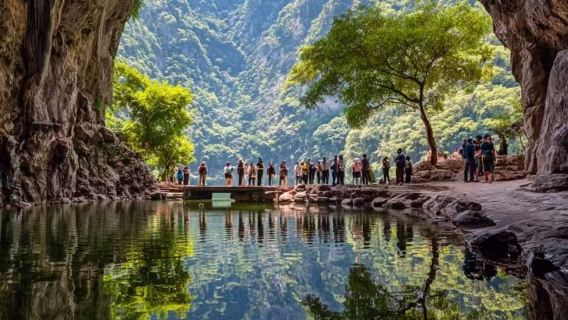 Perjalanan Satu Hari ke Guangzhou China + Istana Kristal Yingde + Kota Xiaozhen Pegunungan + Surga Gua / Bisa Disesuaikan