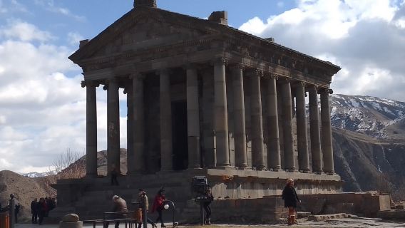 Μισήμερη εκδρομή με επιστροφή από το Ερεβάν της Αρμενίας στον Ναό Γκαρνί και το Μοναστήρι Γκεγκάρντ