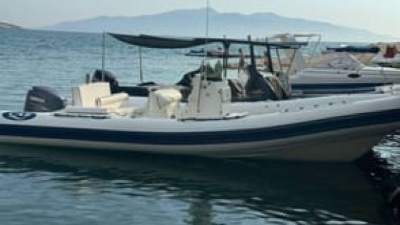 From Sarandë: Hidden Bays Boat Tour with Sun Loungers