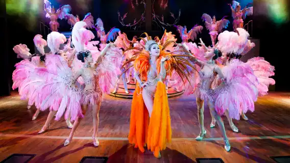 Pertunjukan Ladyboy Terkenal di Thailand: Bangkok, Pattaya, Phuket, Chiang Mai - Simon Cabaret/Calypso Cabaret/Tiffany's Show/Golden Dome Cabaret/Siam Niramit