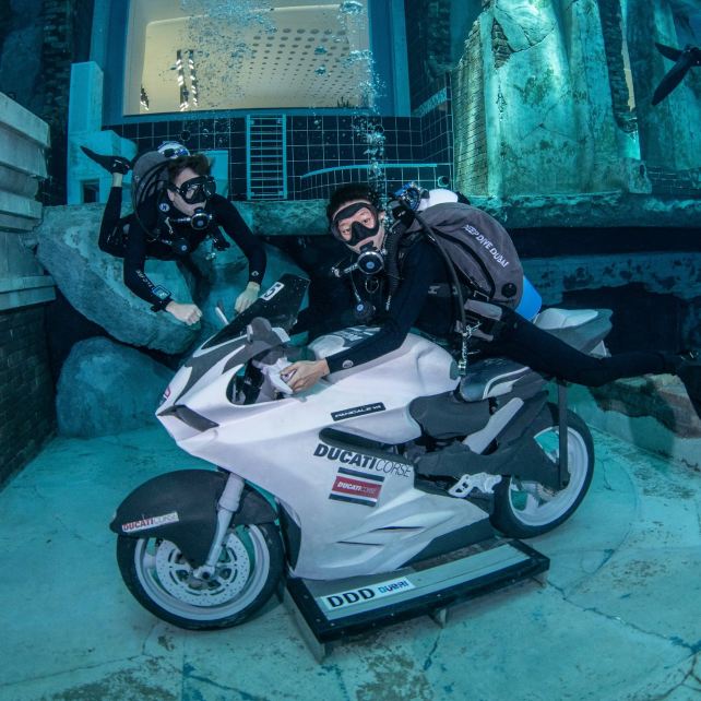 Plongée en profondeur à Dubaï : Découvrez la plongée sous-marine pour débutants