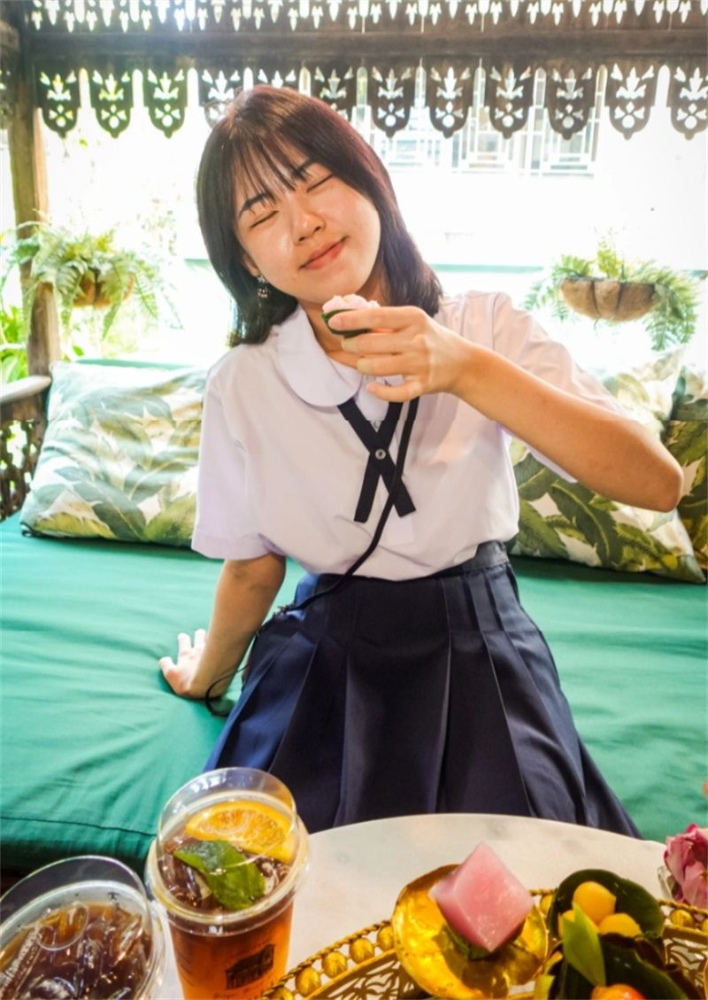 Experiencia de uniforme escolar tailandés en el centro de Bangkok [incluye costo del uniforme + City Walk]