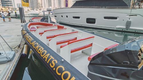 Dubai Attraction: The Black Boats Dubai Day Tours 7