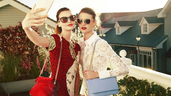 Bicester Shopping Village: Escorted Express Tour