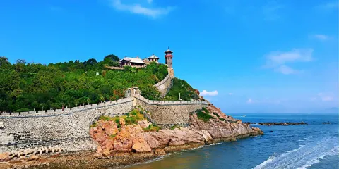 煙台蓬萊閣+八仙過海+帆船出海+文成城堡+金沙灘孤獨鯨一日遊