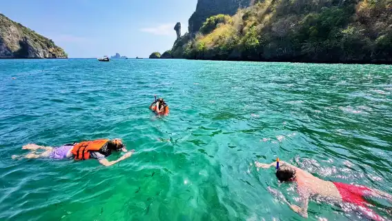 วันเดย์ ทัวร์ 4 เกาะทะเลแหวก เรือลัคชูรี่วินเทจ