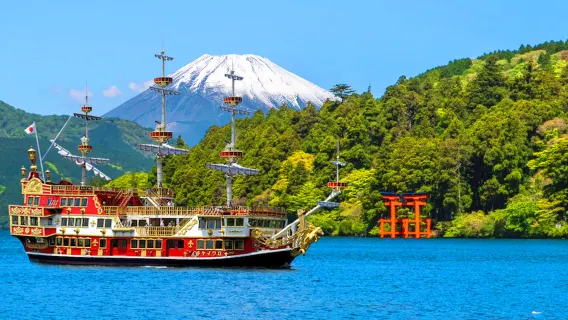Hakone & Kamakura Enoshima 1-day tour: Lake Ashi Pirate Ship, Owakudani cable car, and Enoshima
