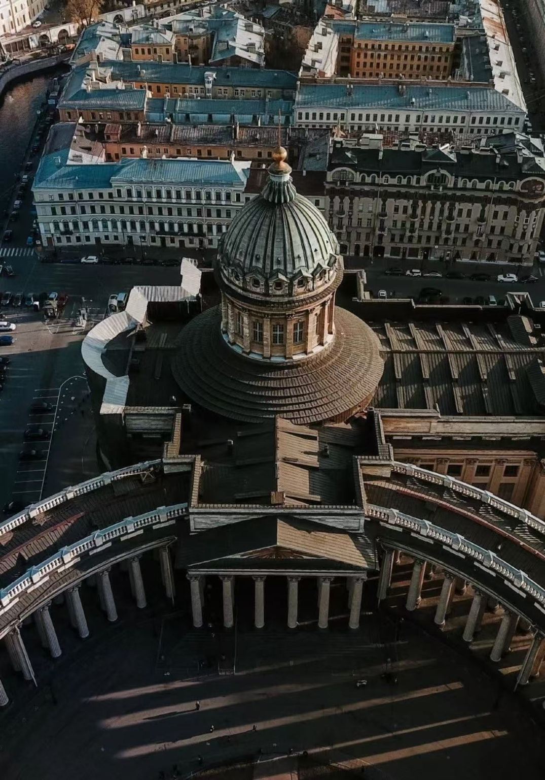 Откройте для себя Санкт-Петербург: шедевры Эрмитажа, литературные следы и архитектурная эстетика