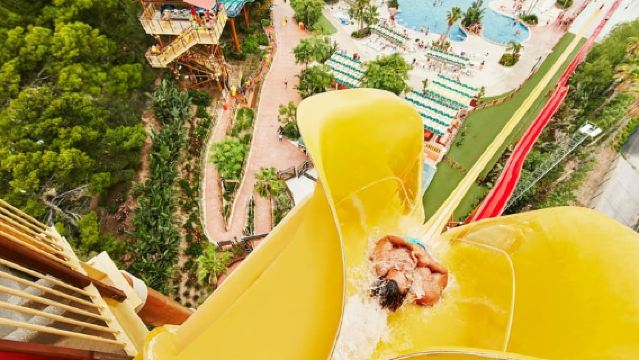 Barcelona: Caribe Aquatic Park Full-Day Ticket with Transfer