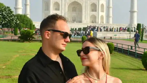 デリー発タージ・マハル日の出・日帰りツアー（車で行く、食事付き）