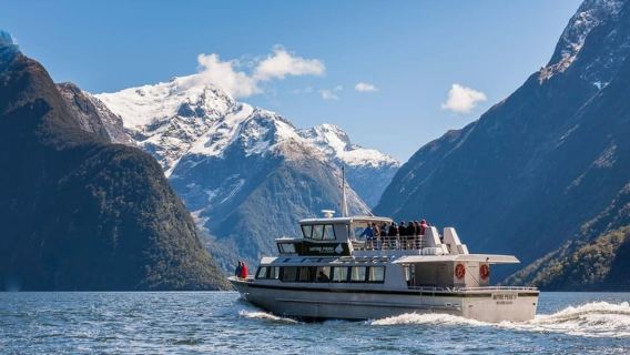 Queenstown: Experiencia de vuelo, crucero y helicóptero en Milford Sound