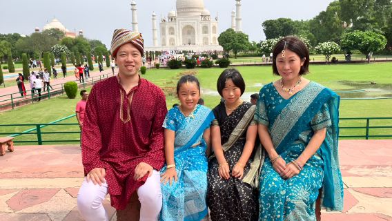 De Delhi : visite privée d'une journée au Taj Mahal et à Agra avec tenue traditionnelle indienne