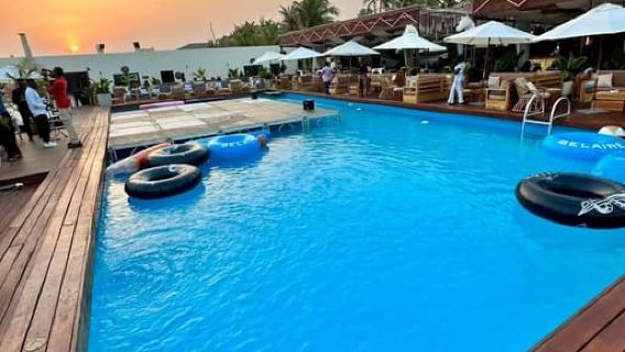 Esperienza di lusso sulla spiaggia di Accra: sole, sabbia, calma e pranzo