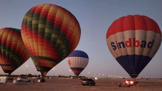 Paseo en globo aerostático en Dubái con vistas al amanecer y traslados al hotel
