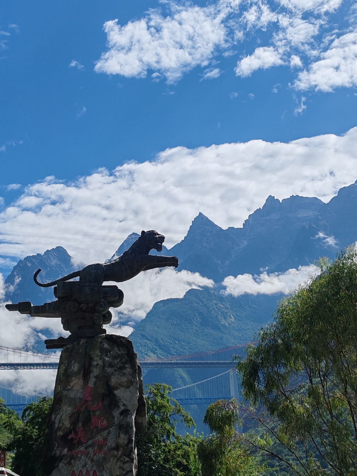 ทริปเที่ยวชมหุบเขาเสือกระโจนแบบวันเดียว เดินทางจากลี่เจียง