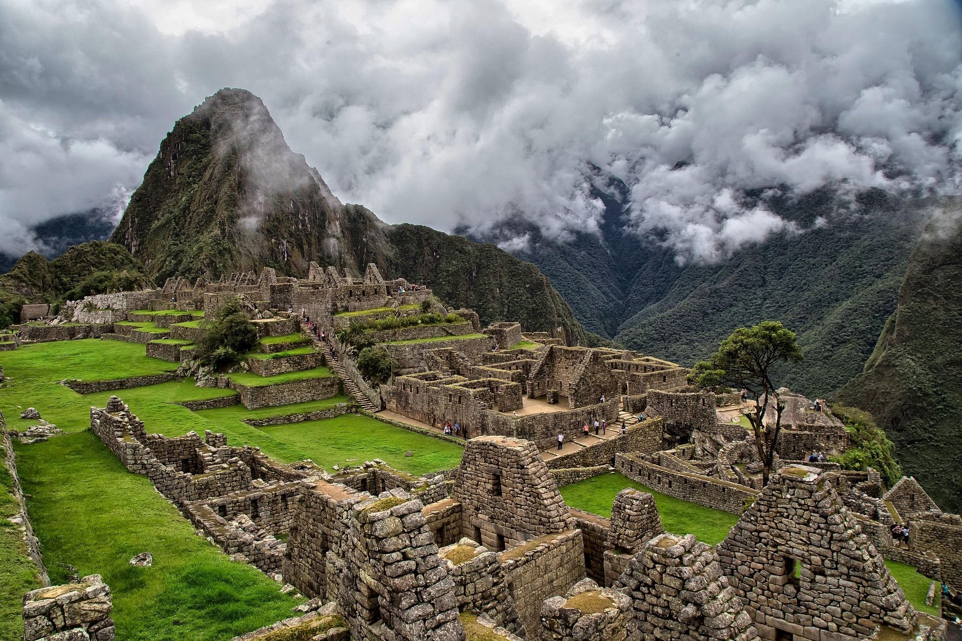 Peru Cusco round-trip group tour to Historic Sanctuary of Machu Picchu (includes admission ticket + bus ticket)