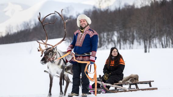 Снежный парк Тромсё в Норвегии + дополнительные развлечения, включая катание на собачьих и оленьих упряжках, активный отдых на природе, создание снежных скульптур, прогулки на снегоступах, наблюдение за оленями и катание на снегоходах.