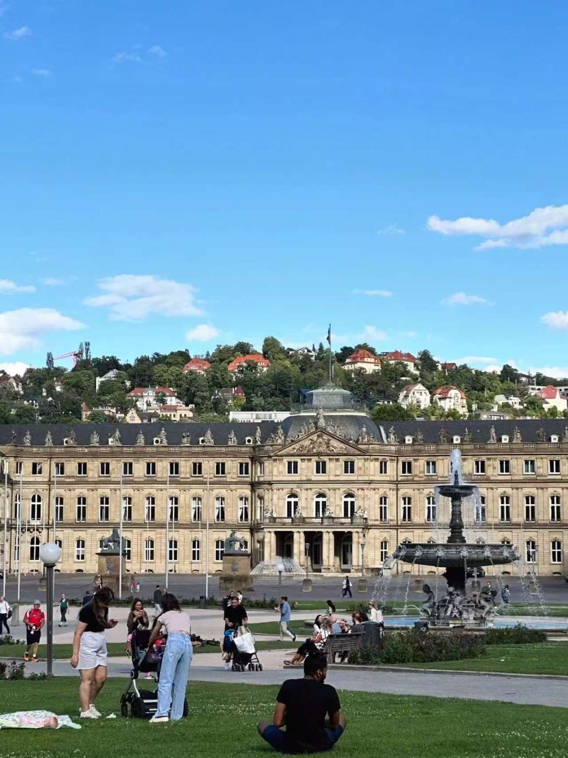 Stuttgart day tour: Kunstmuseum Stuttgart + Wilhelma - Zoological-botanical garden + New Palace