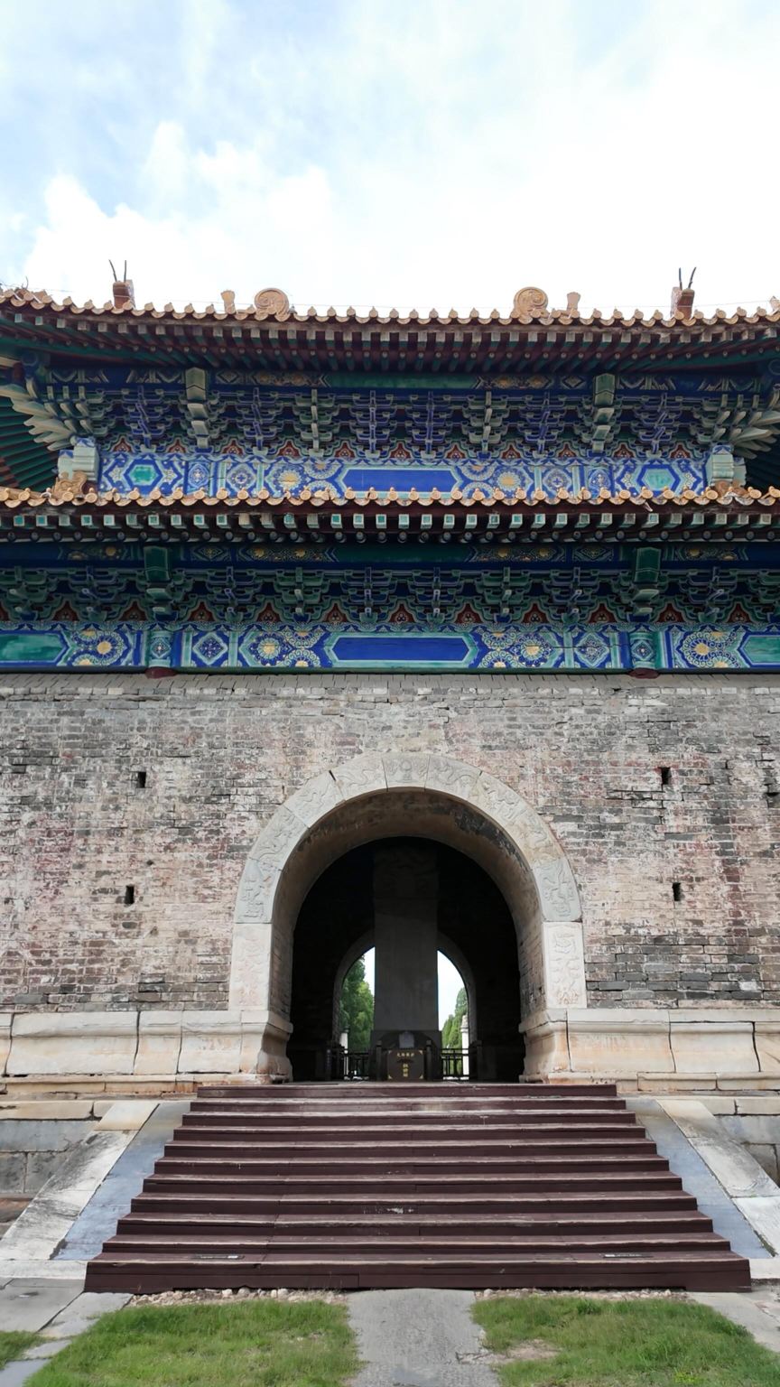 Lawatan sehari ke Muzium Jingmen, Kampung Mochou dan Makam Ming Xianling di Hubei dengan perkhidmatan dalam bahasa Cina dan Inggeris