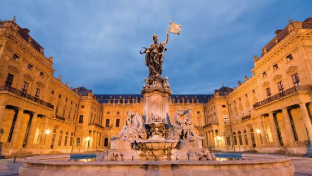 German-style Frankfurt departure Wurzburg + Old Town Chinese private charter day tour