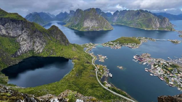 Lofoten Islands + Dalahamaren + Reine Fishing Village in Norway|Encounter the Blue and White Wonderland of the Arctic Circle