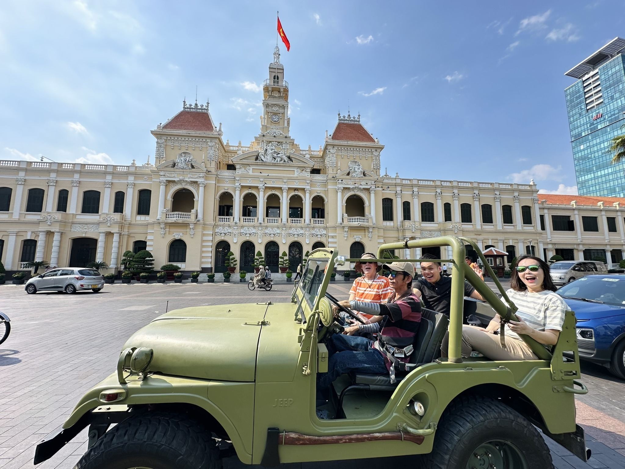 Saigon Private Night Tour by Vintage Jeep: Street Food & Ho Thi Ky Market