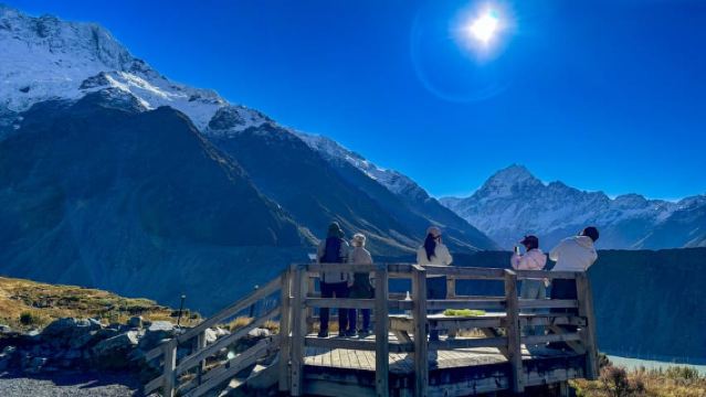 From Queenstown: Mt Cook & Tasman Glacier Lookout Day Tour