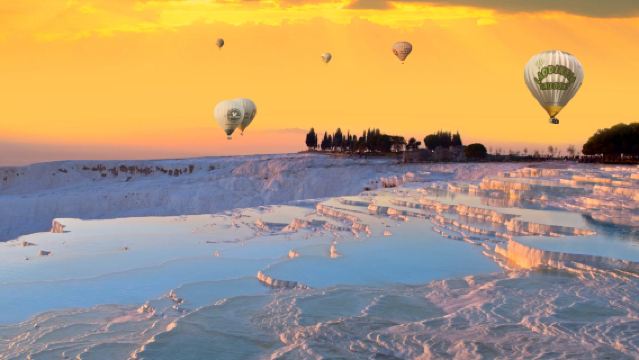 From Antalya: Pamukkale Hot Air Balloon Tour with Hierapolis Visit