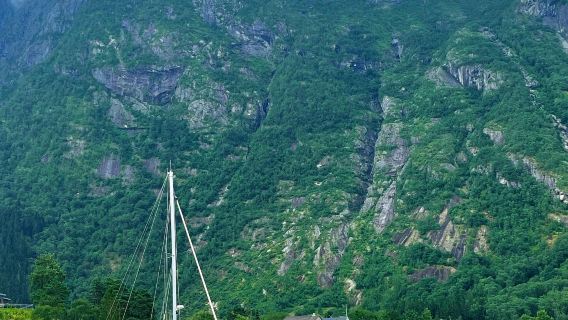 1-day tour from Bergen: Hardanger Fjord + Bondhus Glacier Lake + waterfalls