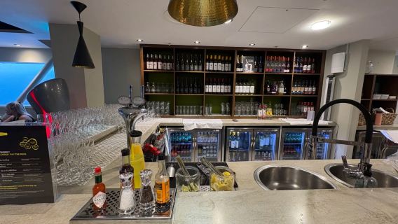 London Stansted Airport VIP lounge pass/STN airport VIP lounge transit/rest