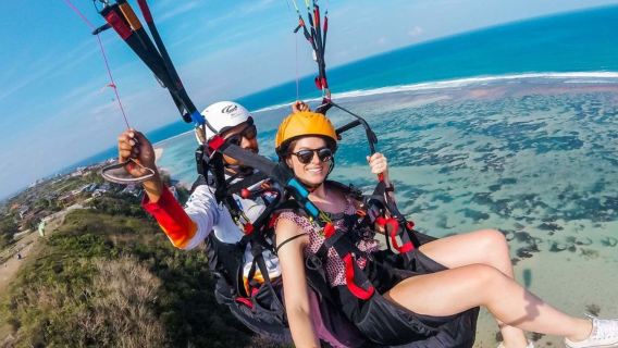  Bali paragliden en strandtour met bezoek aan Uluwatu Temple en zeevruchten diner