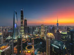 Shanghai Private Tour with River Cruise, Shanghai Tower, and Lunch or Dinner
