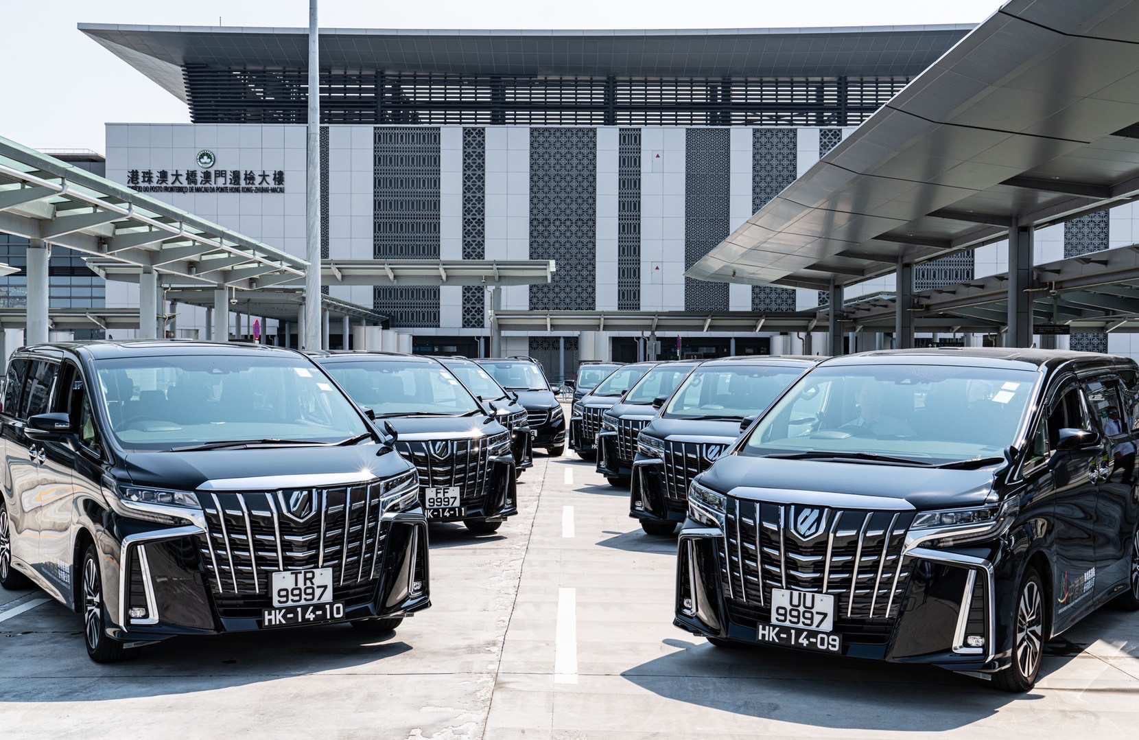 Noleggio auto con conducente per Guangdong-Hong Kong-Macau/attraversamento rapido delle frontiere/noleggio auto transfrontaliero per Hong Kong-Macau/Ponte Hong Kong-Zhuhai-Macau/attraversamento frontiere senza scendere dall'auto a Hong Kong e Macau/nessuna fila al confine continentale/servizio di noleggio auto transfrontaliero per affari con attraversamento rapido delle frontiere