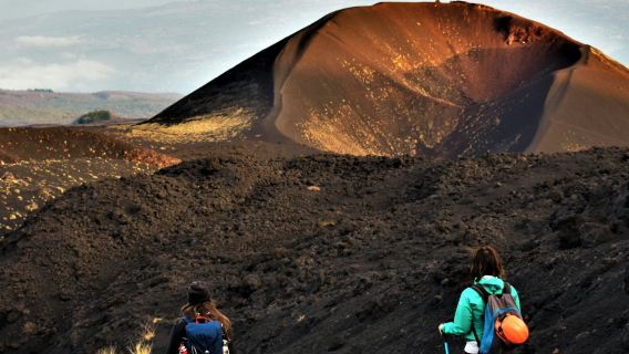 Escursione sull'Etna al mattino o al tramonto e visita alla grotta di scorrimento lavico