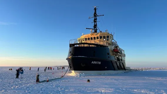 Rovaniemi, Finlandia|Kapal Pesiar Pemecah Es Arktis + Pelampung Es