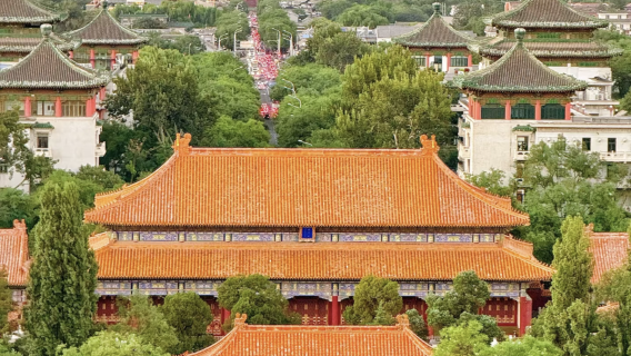 ไกด์นำเที่ยว ปักกิ่งที่พูดได้หลายภาษา เช่น ภาษาอังกฤษ ญี่ปุ่น เกาหลี กวางตุ้ง ไทย เวียดนาม อินโดนีเซีย และอิตาลี พร้อมกำหนดการเดินทางที่ปรับแต่งได้