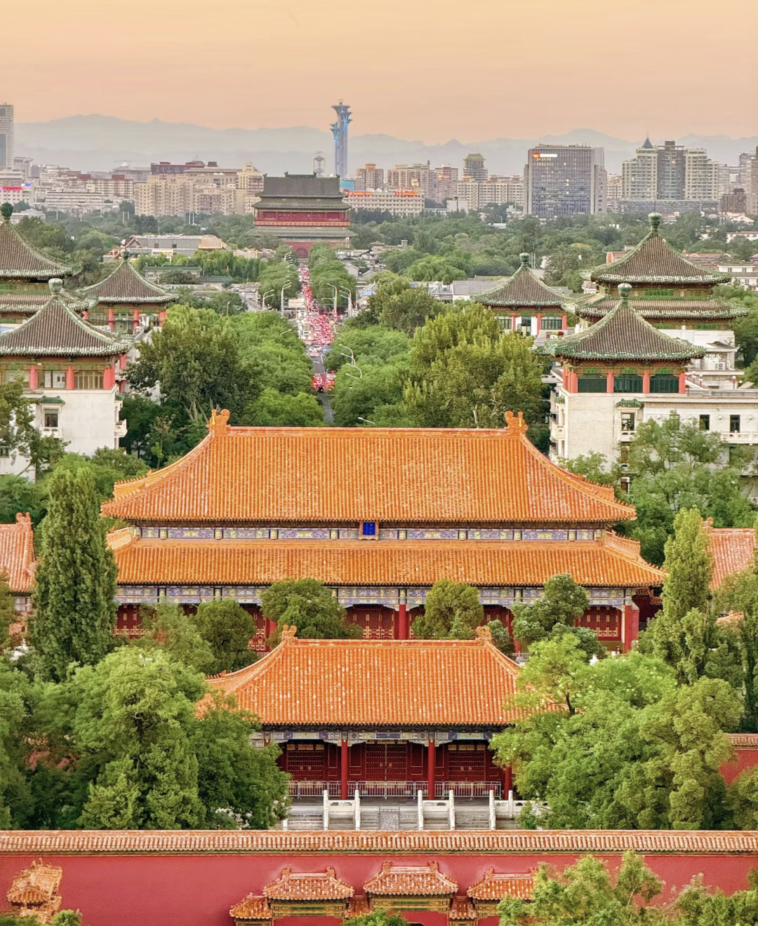 ไกด์นำเที่ยวหลายภาษาในปักกิ่ง (ภาษาอังกฤษ ญี่ปุ่น เกาหลี กวางตุ้ง ไทย เวียดนาม อินโดนีเซีย อิตาลี) สามารถปรับแต่งเส้นทางท่องเที่ยวได้ตามต้องการ