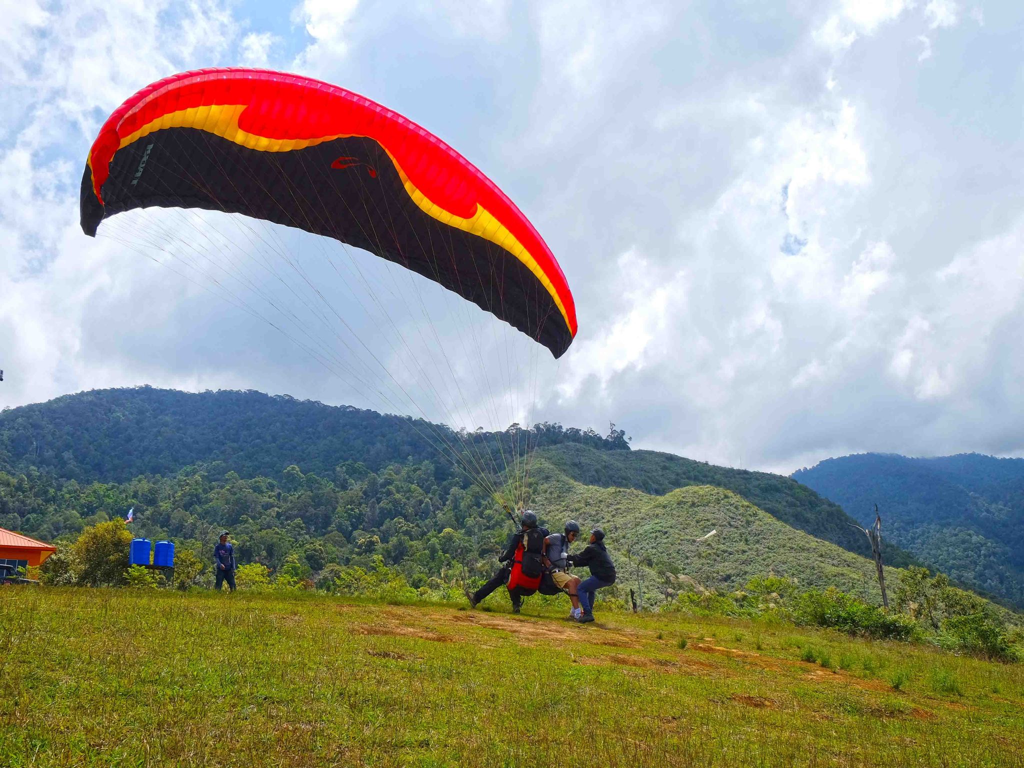 Lohan Adventure: Paragliding with Visit Desa Dairy Farm | Kota Kinabalu, Sabah
