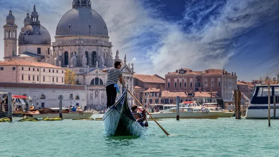 Romantische Gondel-Bootsfahrt auf dem Canal Grande in Venedig, Italien [Audioguide in mehreren Sprachen, einschließlich Englisch, Chinesisch und Japanisch]