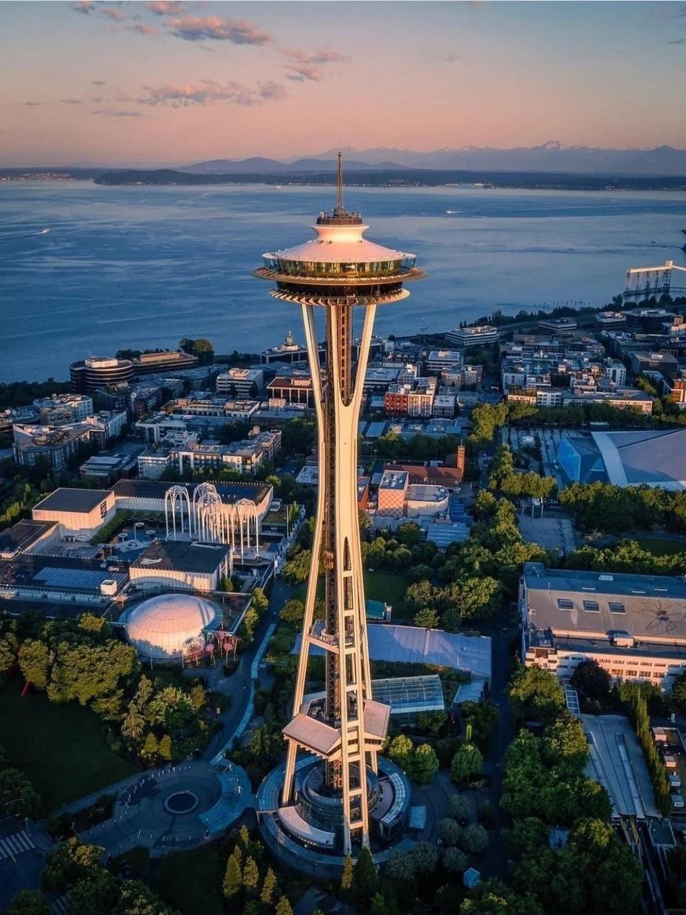 Seattle Space Needle + Chihuly Garden and Glass + Amazon Spheres + The Museum of Flight private charter day tour