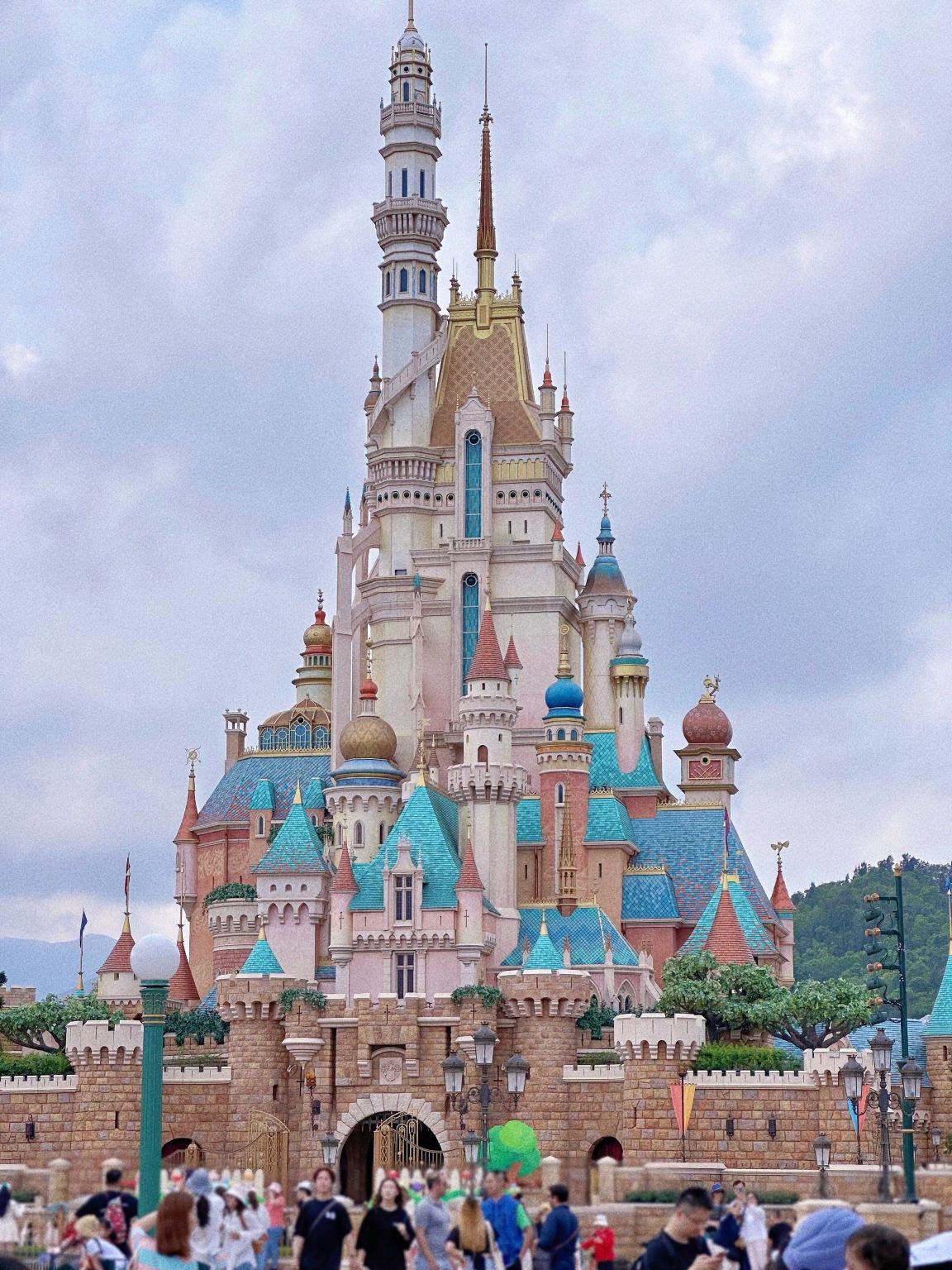 Servicio de acompañamiento personalizado 1V1 para familias en Hong Kong Disney (no incluye acceso rápido ni entrada)