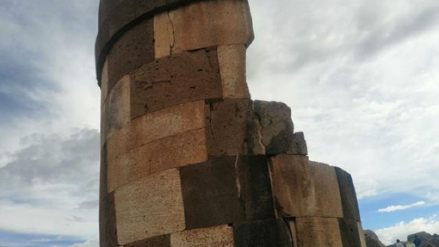 Visite en bus touristique Cimetière Inca Chullpas de Sillustani