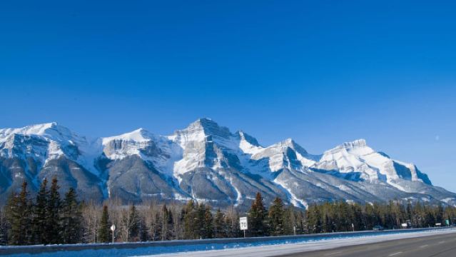 Minnewanka/Banff Gondola/Johnston Canyon/Moraine Lake Louise