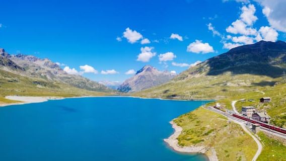 Da Milano: Visita guidata con il trenino del Bernina a St. Moritz