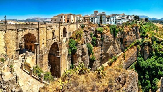 Ronda & Setenil de las Bodegas from Málaga: Guided Group Tour