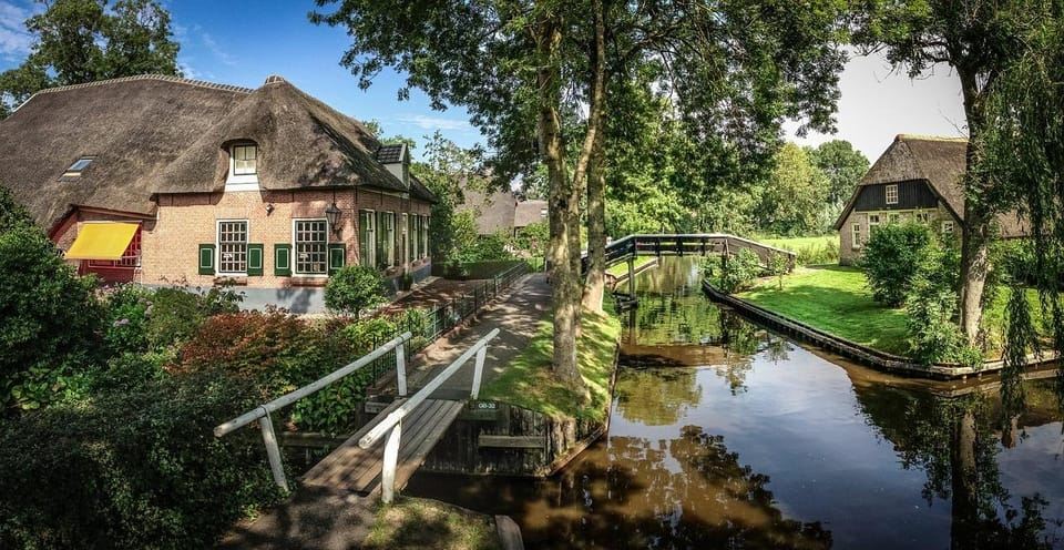 Giethoorn: crociera sul canale del villaggio e del parco nazionale con caffè