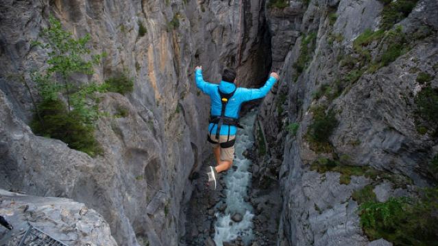 Zurich: Interlaken & Canyon Swing from Grindelwald day trip