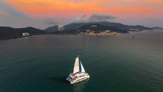 Tur Kapal Pesiar Nemo saat Matahari Terbenam - Jelajahi Teluk Nha Trang|dari Nha Trang, Vietnam